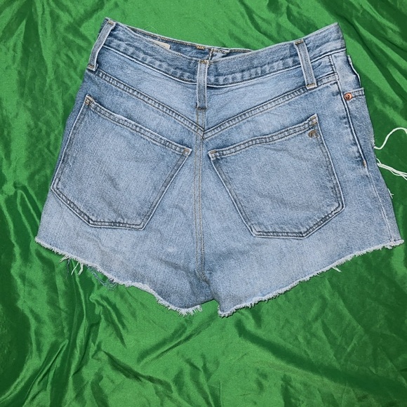 Madewell The Mom Jean Distressed Denim Women Shorts size 28- Flaw - Picture 2 of 9